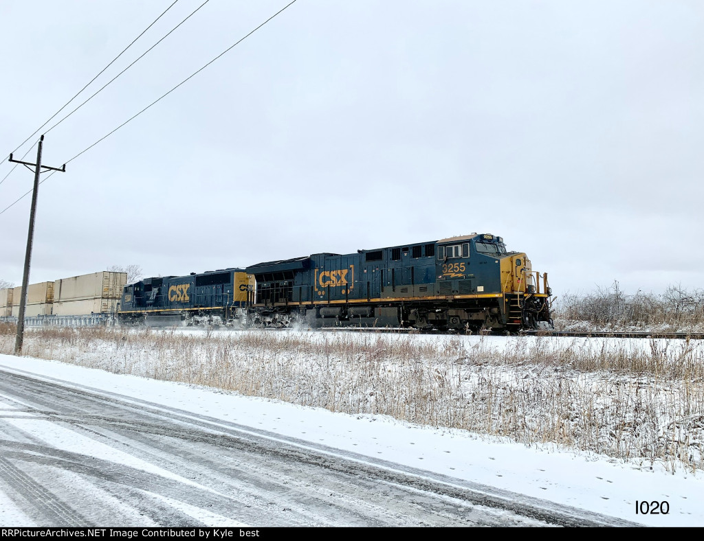 CSX 3255 on I020